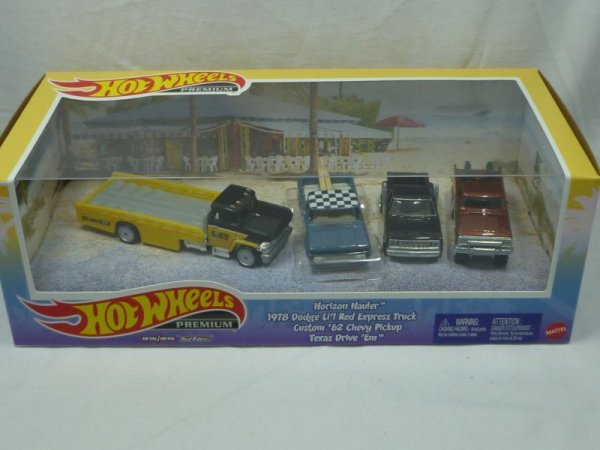 画像1: HW PREMIUM COLLECTOR SET 【PICKUP TRUCKS】 Texas Drive 'Em/1978 Dodge Li'l Red Express Truck/Custom '62 Chevy Pickup/Horizon Hauler(MOONEYES) (1)